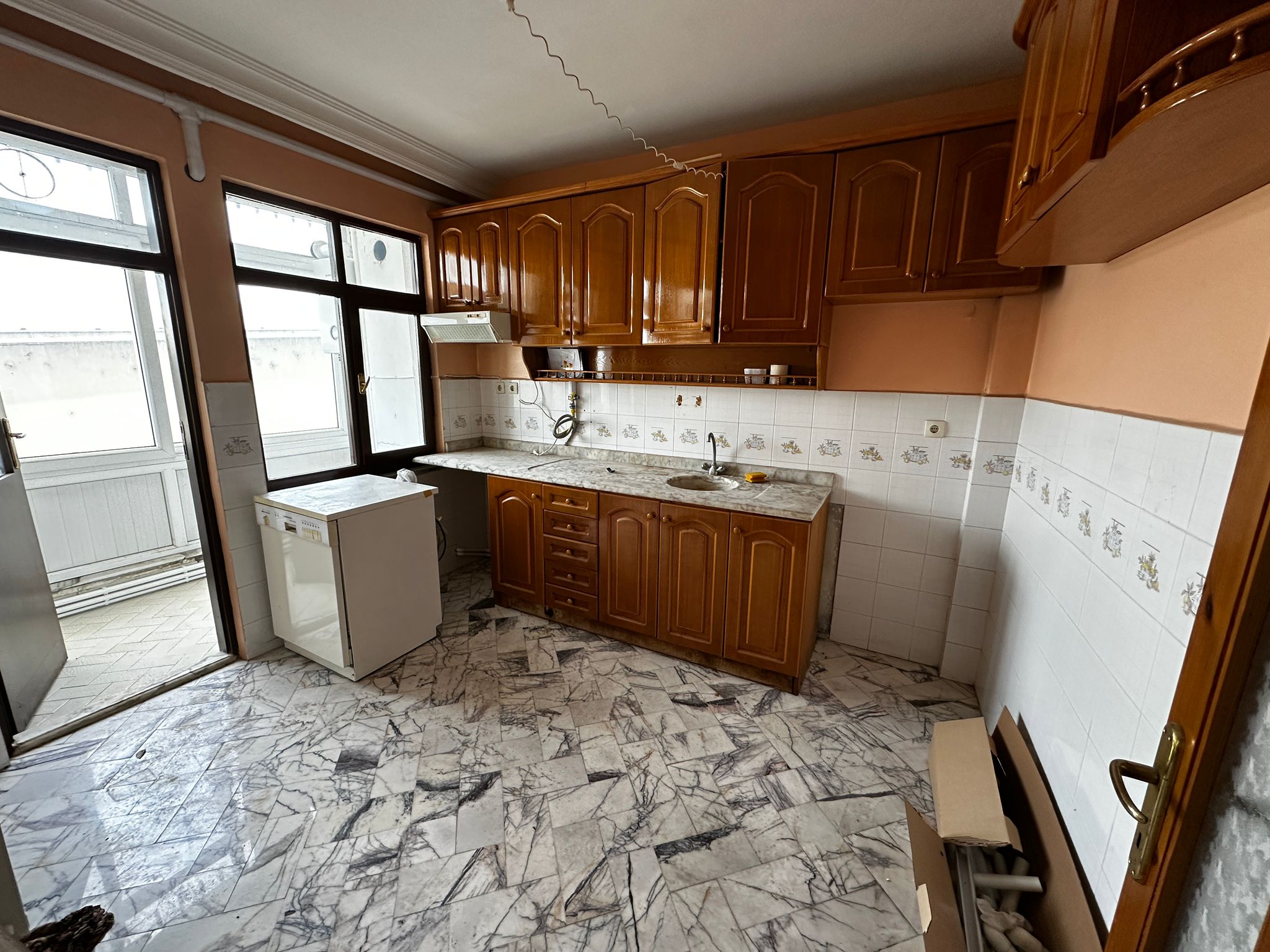 MABEL'DEN FATİH CAMİ KARŞISI SATILIK DOĞALGAZLI 3+1 DAİRE